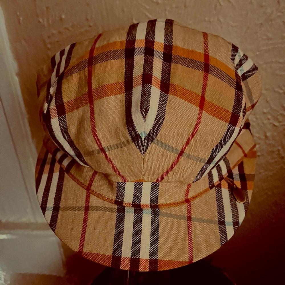 Authentic Burberry newsboy cabbie cap/hat classic Nova Check SZ M. Pristine!!